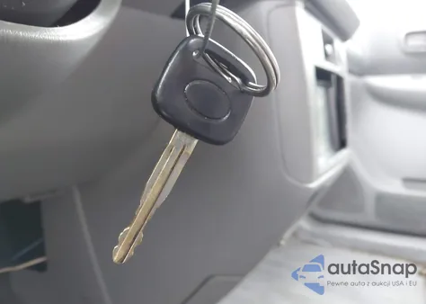 1998 Toyota Sienna Le z USA, uszkodzony, nr VIN 4T3ZF13C2WU057046